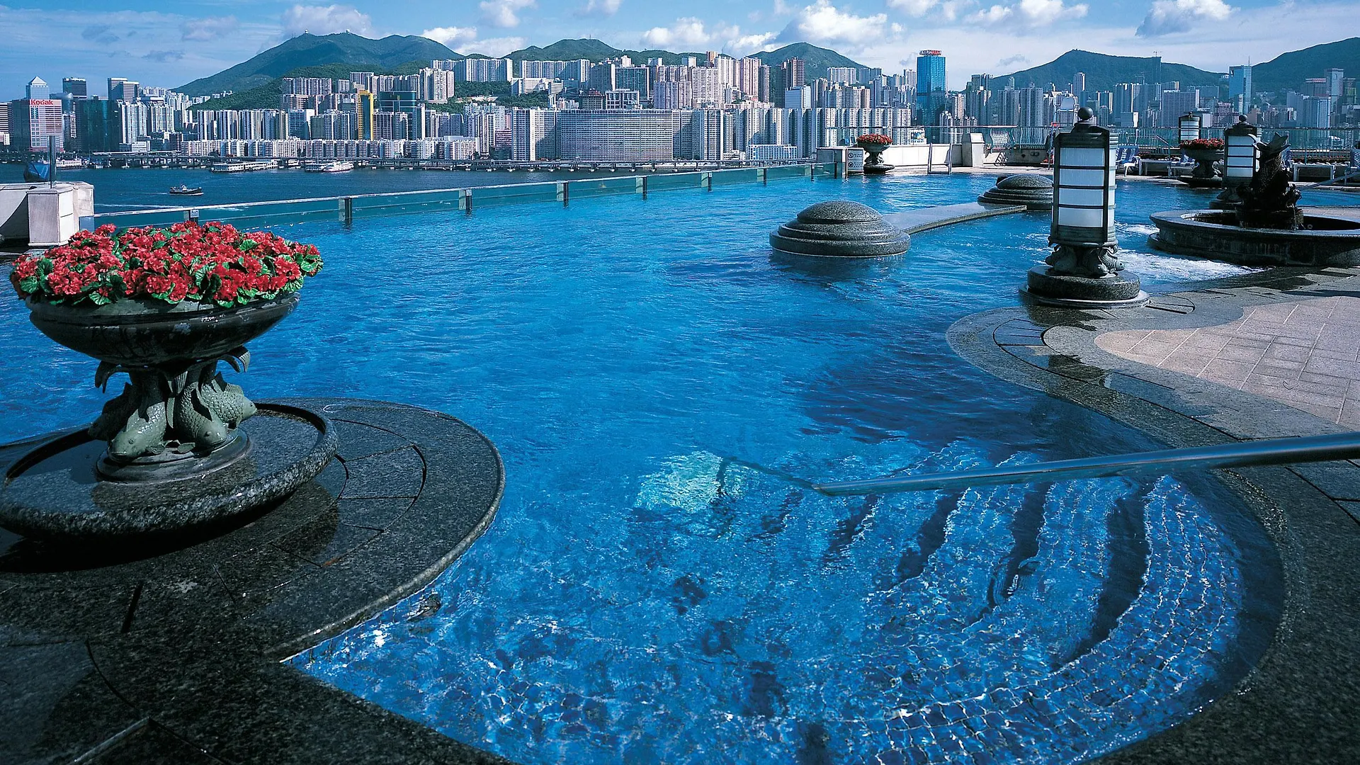 Hotel Harbour Grand Kowloon Hong Kong