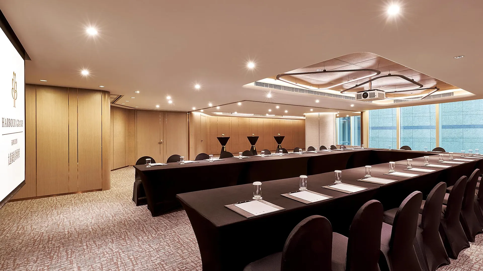 Hotel Harbour Grand Kowloon Hong Kong