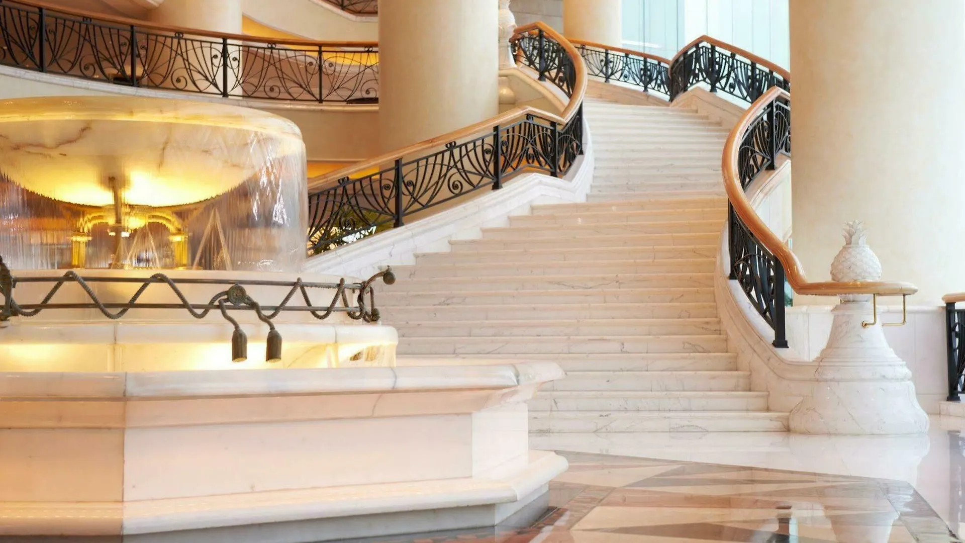 Hotel Harbour Grand Kowloon Hong Kong 5*,  China