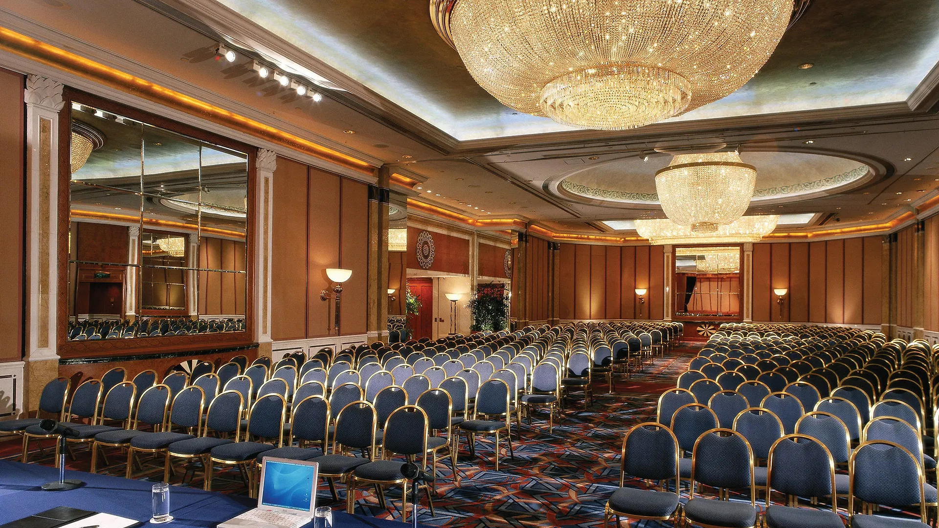 Hotel Harbour Grand Kowloon Hong Kong